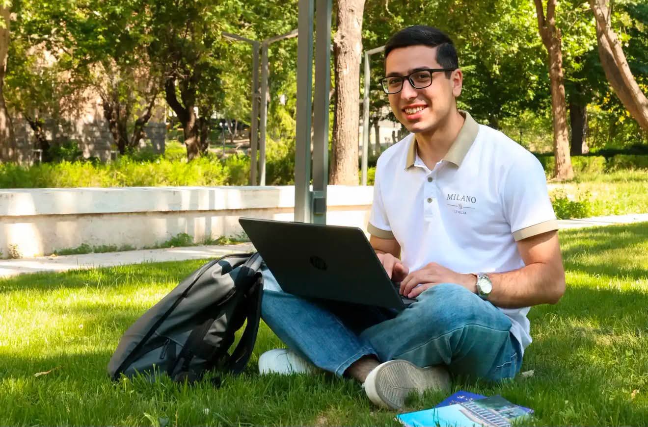 Ashot Matevosyan wins second-degree prize in YSU information technology awards