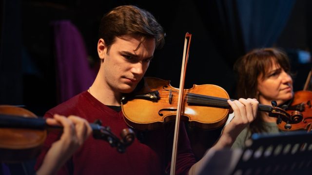 Jóvenes talentos de todo el país fortalecen su pasión musical en residencia sinfónica de Meduca